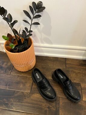 Black Women’s Lugsole Loafer